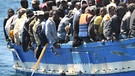 Bootsflüchtlinge im Mittelmeer | Bild: picture-alliance/dpa