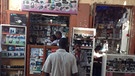 Kleiner Elektrohändler auf dem Markt in N'Djamena | Bild: CARE