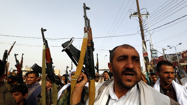 Huthis protestieren gegen die Militäroffensive von Saudi-Arabien | Bild: picture-alliance/dpa
