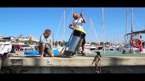 The Seabin Project | In-Water Automated Marina Rubbish Collector | Bild: Seabin Project (via YouTube)