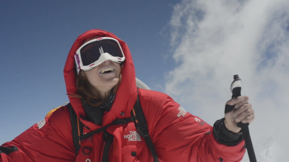 Tamara Lunger auf dem K2 | Bild: Screenshot "TAMARA" 