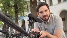 Sebastian Meinberg auf der Spur der Fahrraddiebe | Bild: BR