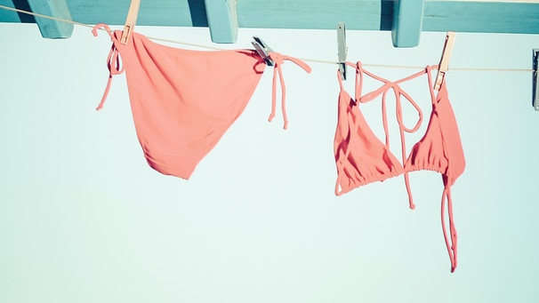 Bikinis gibt es allen Formen. | Bild: mauritius-images