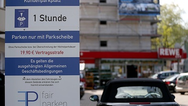 Parkplatz Parkscheibe | Bild: picture alliance / Oliver Berg/dpa | Oliver Berg