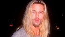 Brad Pitt mit langen Haaren in den 90er-Jahren | Bild: mauritius images-Barry King-Alamy-Alamy Stock Photos