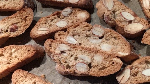 Selbstgemachte Cantuccini auf einem Blech | Bild: BR/ Astrid Hickisch