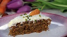 Fertiger Carrot Cake auf einer Platte. | Bild: BR/martin Deininger