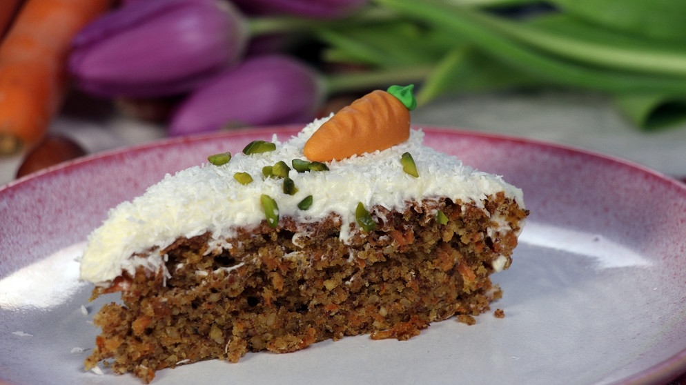 Fertiger Carrot Cake auf einer Platte. | Bild: BR/martin Deininger