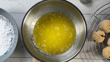 Geschmolzene Butter in einem Topf | Bild: BR