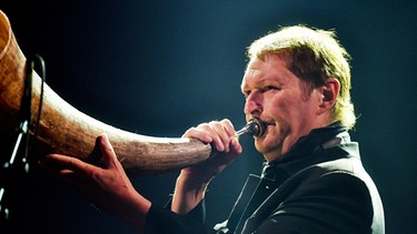 Hans-Jürgen Buchner beim Auftritt seiner Band "Haindling". | Bild: picture-alliance/dpa