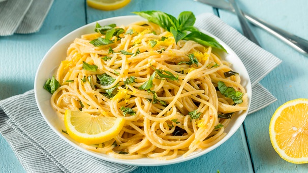 Recipes for lemon pasta from BAYERN 1 star chef Alexander Herrmann |  Image: mauritius-images