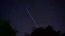 Am Nachthimmel sieht man die Raumstation ISS | Bild: mauritius-images