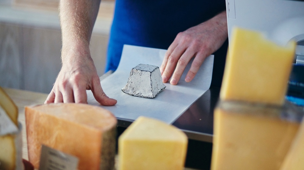 Käse richtig aufbewahren.  | Bild: mauritius images / Mint Images