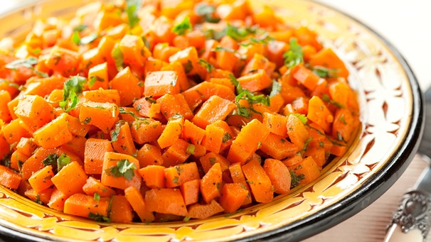 Ein Teller mit vegetarischem Karotten-Tartar | Bild: mauritius-images