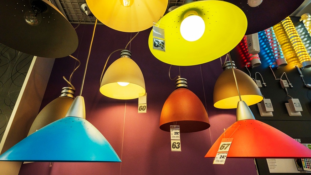 LED Lampe: Sind Lampen mit fest verbauten LEDs wirklich nachhaltig? |  Bayern 1 | Radio | Pendelleuchten