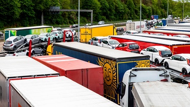 Über die Parkplatznot auf deutschen Autobahnen | Bild: mauritius-images