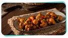 Eine Platte mit Pilzsalat aus Champignons | Bild: mauritius-images