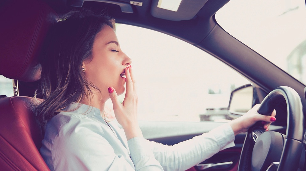 Sekundenschlaf: Tipps gegen Müdigkeit beim Autofahren, Bayern 1, Radio