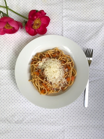 Frische Pasta Bolognese auf einem Teller. | Bild: BR/ Nadine Lang