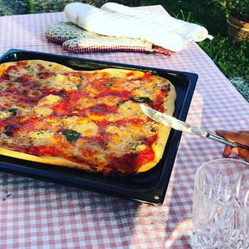 Selbstgemachte Pizza vom Blech | Bild: BR/ Susanne Wolff