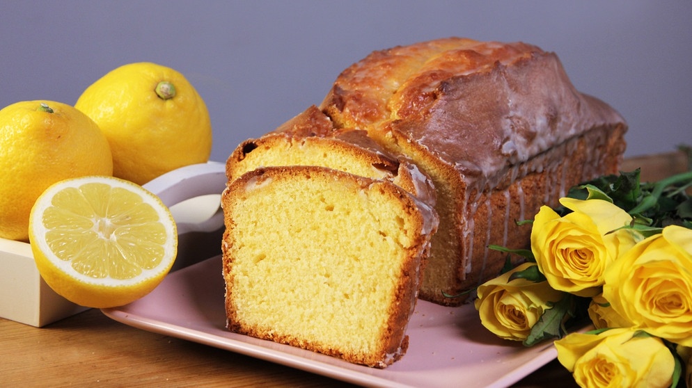 Ein angeschnittener Zitronenkuchen. | Bild: BR/ Martin Deininger