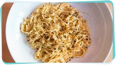 Spaghetti Cacio e Pepe  | Bild: mauritius images / Alamy / Ed Rooney, Montage: BR
