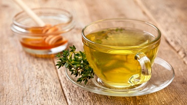Welcher Tee bei Erkältung | Bild: mauritius images / NATALIA MAMYSHEVA / Alamy / Alamy Stock Photos