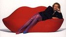 Thomas Gottschalk posiert zum Film "Eine Frau namens Harry" auf einer Couch in Kussmund-Form | Bild: picture-alliance/dpa