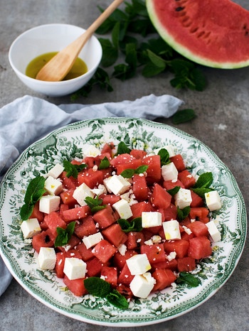 Wassermelone-Feta-Salat mit Minze | Bild: mauritius-images