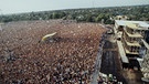 1988 spielt Bruce Springsteen das größte Konzert der damaligen DDR. | Bild: picture-alliance/dpa