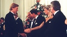 Bei ihrer Reise durch Deutschland trafen 1987 Prinz Charles und Prinzessin Diana unter anderem auch auf Wimbledon-Sieger Boris Becker. | Bild: picture-alliance/dpa