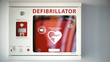 Defibrillator | Bild: mauritius images / Bastian Kienitz