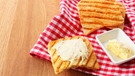 Bild von einem Frühstücks-Toast mit Margarine | Bild: mauritius images / Pixel-shot / Alamy / Alamy Stock Photos