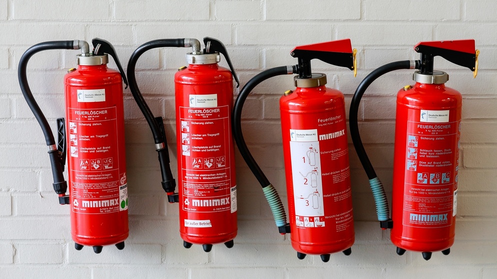 Rauchmelder, Feuerlöscher, Löschdecke: Diese Dinge sind nützlich, wenn es  brennt, Bayern 1, Radio