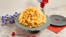 Die "Torta Mimosa" erinnert an Mimosen und wird in Italien traditionell zum Weltfrauentag am 8. März gebacken | Bild: BR/Bogdan Kramliczek