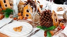 Gute Ideen zum Dekorieren: Kekse auf der Weihnactstafel | Bild: mauritius images/ Anjelika Gretskaia / Alamy / Alamy Stock Photos