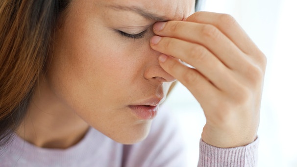 Frauen leiden häufiger unter Kopfschmerzen. | Bild: mauritius-images