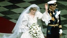 Prinz Charles und Diana verlassen, frisch verheiratet die St. Pauls Cathedral. | Bild: picture-alliance/dpa