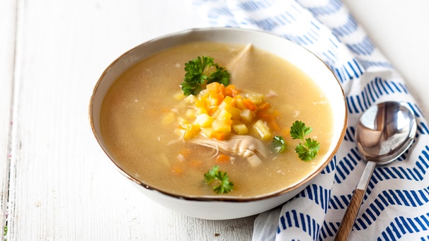 Suppe im Teller | Bild: mauritius images / Westend61 / Susan Brooks-Dammann