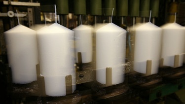Kerzenproduktion am Fließband | Bild: picture-alliance/dpa