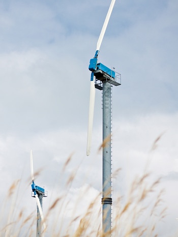 Ökobanken investieren u. a. auch in Wind- und Wasserkraftwerke | Bild: colourbox.com