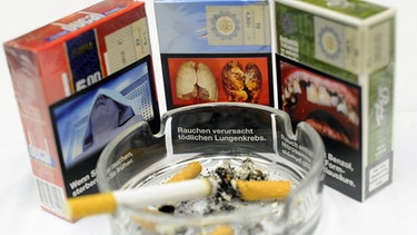 Zigaretten-Schachteln mit Schockbildern | Bild: picture-alliance/dpa