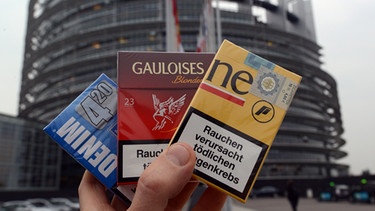 Zigarettenschachteln mit Warnhinweisen | Bild: picture-alliance/dpa