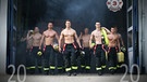 Die Feuerwehrmänner aus Würzburg zeigen sich oben ohne in einem Kalender für das Jahr 2020. | Bild: Laura Schumacher Fotografie