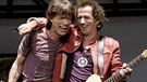 2005, USA, New York: Mick Jagger (links) und Keith Richards von den Rolling Stones auf der Bühne | Bild: BR/dpa Bildfunk/epa Andrew Gombert