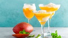 Eine Cocktail ohne Alkohol mit Mango und Minze | Bild: mauritius-images