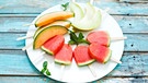 Verschiedene Melonen nebeneinander | Bild: mauritius-images