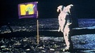 Der erste MTV-Spot mit einem Astronauten, der auf dem Mond die MTV-Flagge hisst. | Bild: picture-alliance/dpa