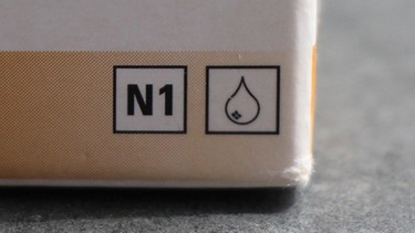 Auf einer Medikamentenverpackung steht in einem Rahmen "N1". | Bild: BR