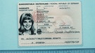 Muster des 1987 eingeführten, scheckkartengroßen Personalausweis. | Bild: picture-alliance/dpa
